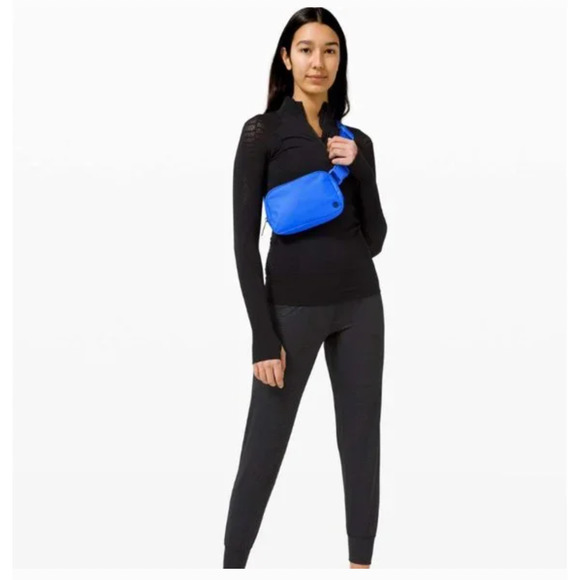 NWT Wild Bluebell lululemon Everywhere Belt Bag EBB (1L) - Picture 15 of 16